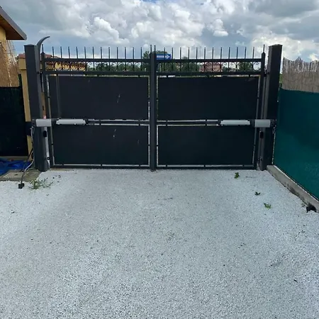 Villetta A Schiera Con Giardino