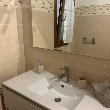 Villetta A Schiera Con Giardino *